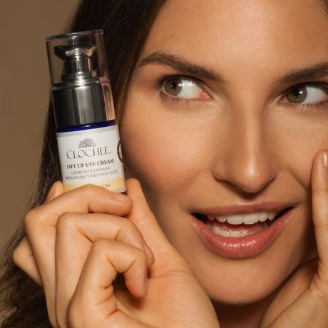 LIFT UP Smoothing Eye Cream